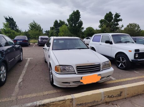 Mercedes C 230