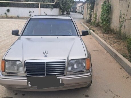 Mercedes 220 E