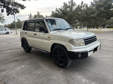 Mitsubishi Pajero io
