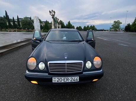 Mercedes E 230