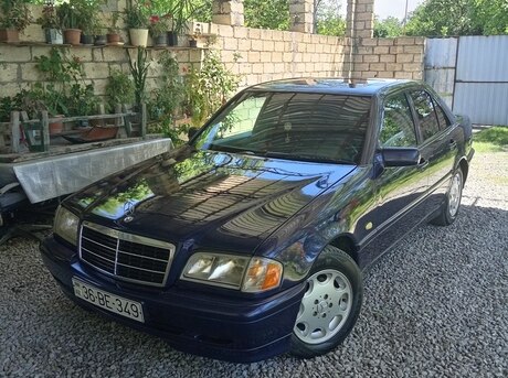 Mercedes C 200