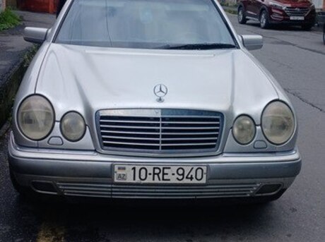 Mercedes E 240