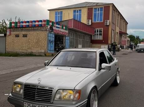 Mercedes 220 E