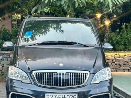 Mercedes Viano