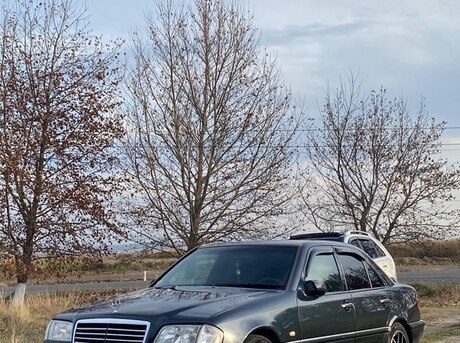 Mercedes C 240
