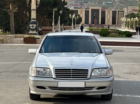 Mercedes C 240