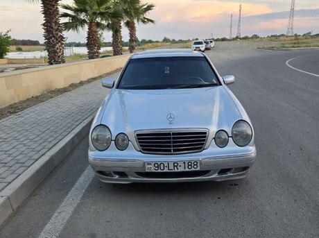 Mercedes E 220
