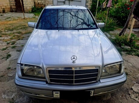 Mercedes C 180