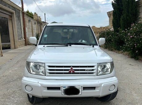 Mitsubishi Pajero io