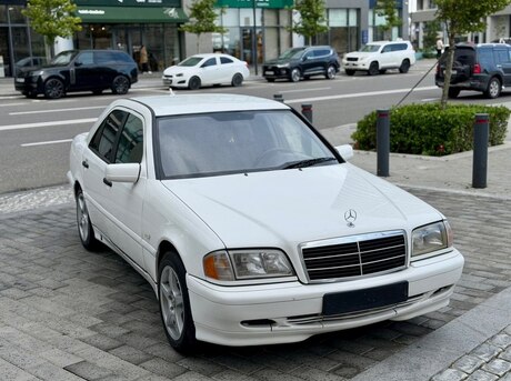 Mercedes C 180
