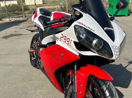 Yamaha YZF-R1