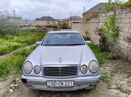 Mercedes E 240