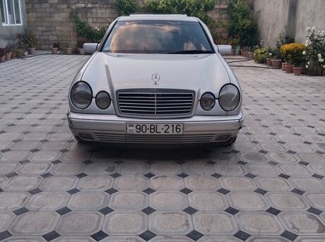 Mercedes E 200