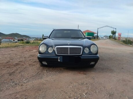 Mercedes E 240