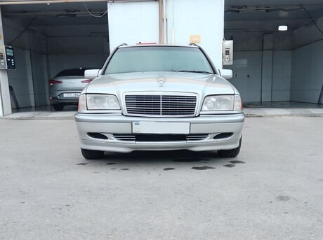 Mercedes C 200