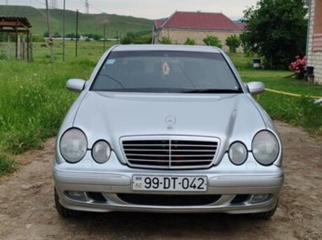 Mercedes E 220