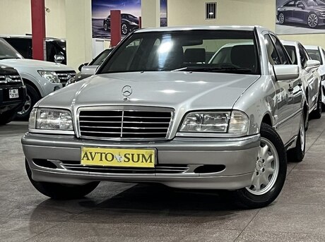 Mercedes C 200