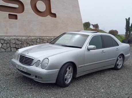 Mercedes E 240