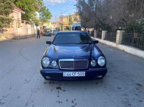 Mercedes E 240