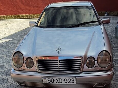 Mercedes E 240