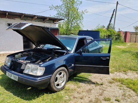 Mercedes 230 E