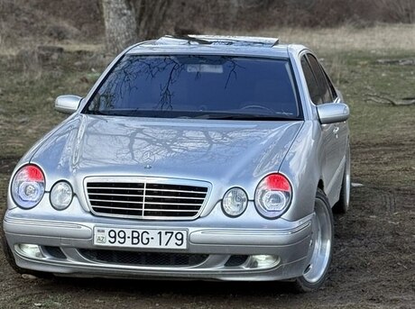 Mercedes E 240