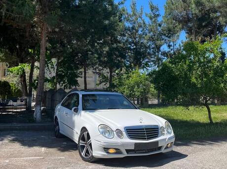 Mercedes E 240