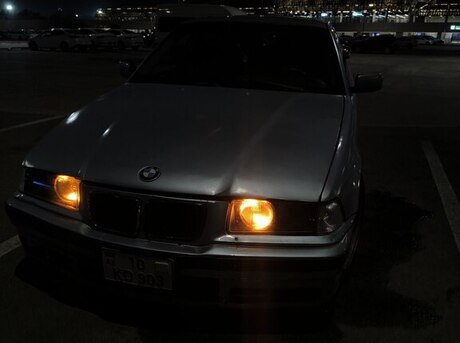 BMW 323