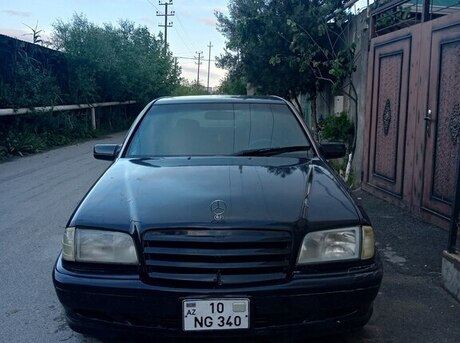 Mercedes C 200