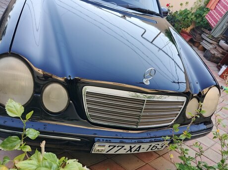 Mercedes E 270