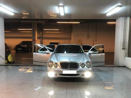 Mercedes E 240