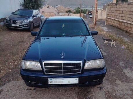 Mercedes C 200