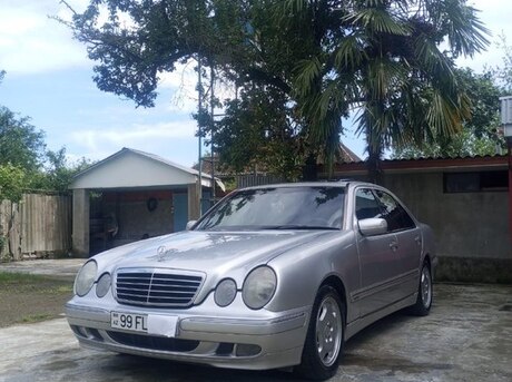 Mercedes E 220
