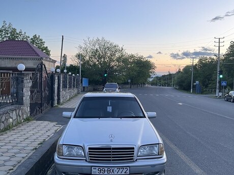 Mercedes C 230