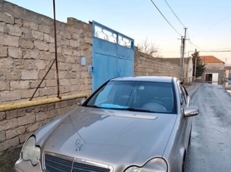 Mercedes C 200