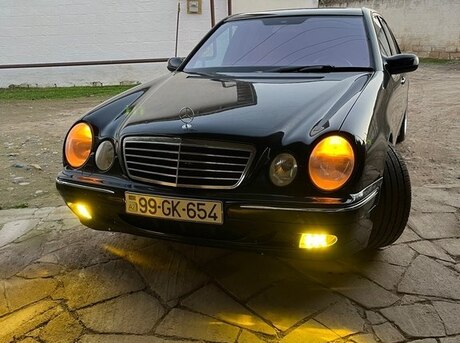 Mercedes E 200