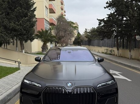 BMW i7