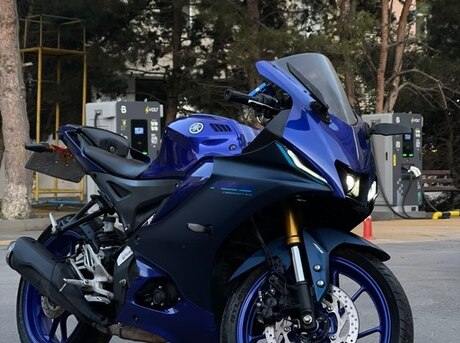 Yamaha R15 V4