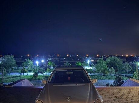 Mercedes E 200
