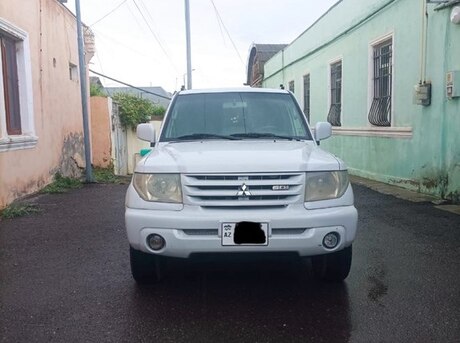 Mitsubishi Pajero io