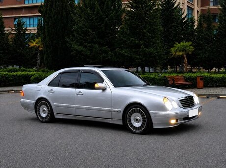 Mercedes E 200