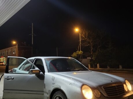 Mercedes E 320