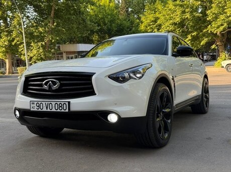 Infiniti QX70S