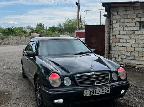 Mercedes E 220