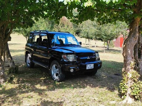 Mitsubishi Pajero io
