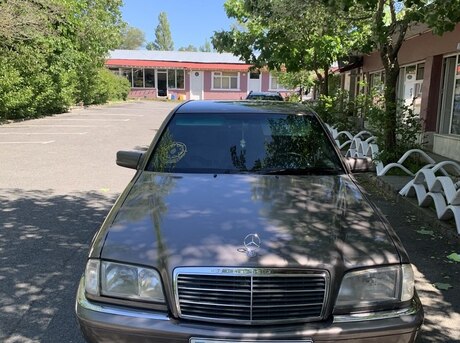 Mercedes C 200