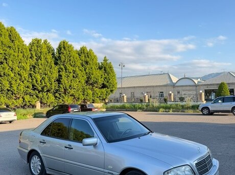 Mercedes C 200