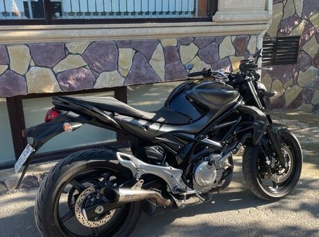 Suzuki SFV 650 Gladius