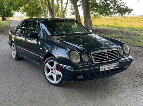 Mercedes E 240