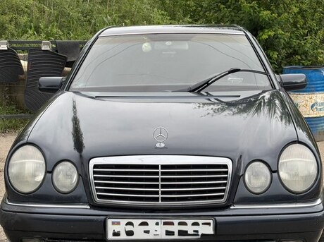 Mercedes E 240
